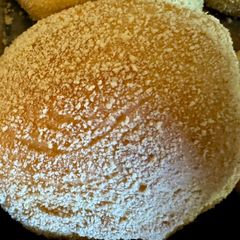A picture of Mango Cheese Pandesal.