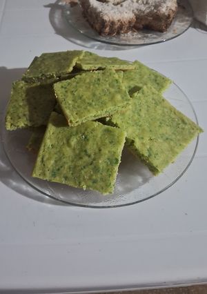 Una foto de Faina verde de perejil y ajo