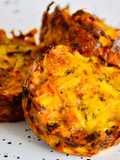 Hash brown σε μάφιν με μπρόκολο, καρότο και τσένταρ!