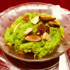 A picture of Lauki ka halwa.