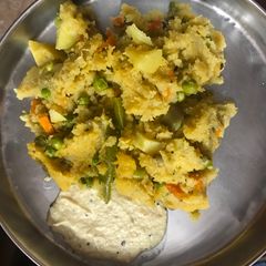 A picture of Vegetable rava kichadi with coconut chutney.