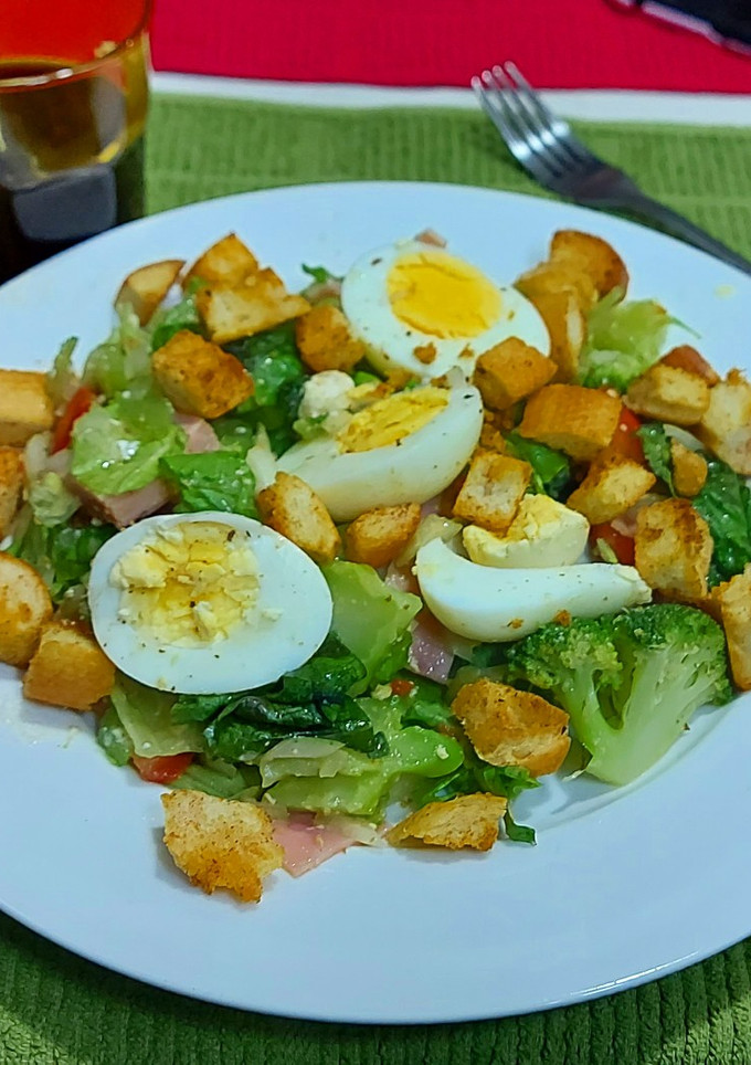 Una foto de Charlie's Salad