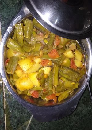 A picture of Broad beans potato curry.