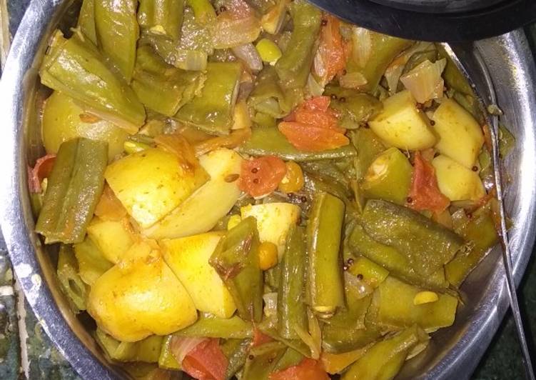 Recipe of Favorite Broad beans potato curry