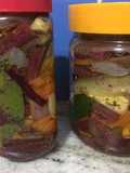 Pencas de remolacha y berenjenas en escabeche