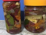 Pencas de remolacha y berenjenas en escabeche