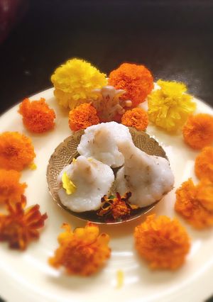 A picture of Ukadiche Modak ॐ गणेशया नमः.