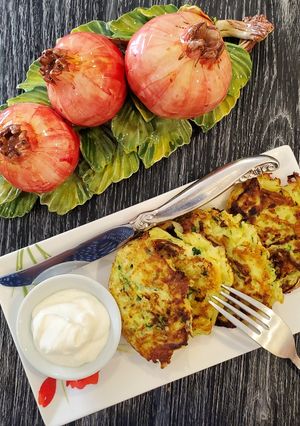 A picture of Zucchini and potatoes fritters.