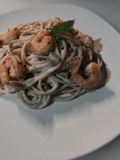 Una foto de Spaghetti con camarones 🦐🦐🦐