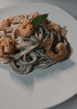 Una foto de Spaghetti con camarones 🦐🦐🦐
