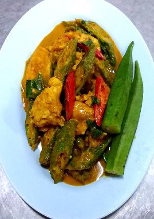 รูปของ ไก่ผัดพริกแกงใส่กระเจี๊ยบ