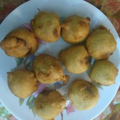 A picture of Vada pav.