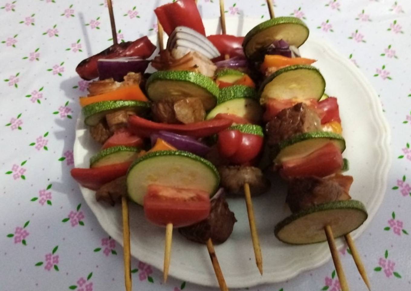 Brochetas de res