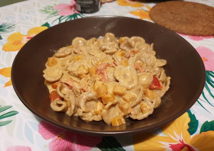 Orecchiette integrali con zucca, pomodorini e burrata