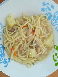 Una foto de 🍲 Porotos con Riendas Gluten Free 🍲Almuerzo Saciador
