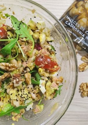 Foto principal de Ensalada de alubias con verduritas y nueces