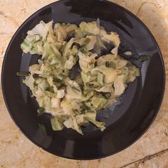 Low-carb white cabbage with béchamel sauce (cooked in a pan) A picture of Low-carb white cabbage with béchamel sauce (cooked in a pan).