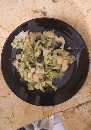A picture of Low-carb white cabbage with béchamel sauce (cooked in a pan).