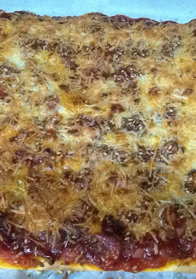 Una foto de Pizza barbacoa con salchichas