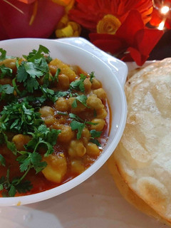 A picture of Aloo chana masala.