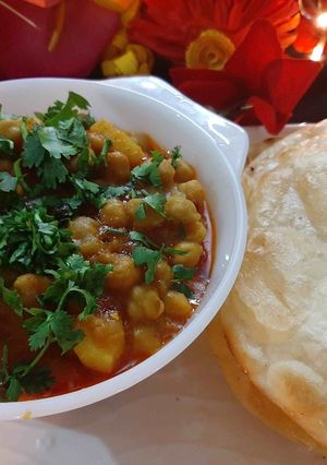 A picture of Aloo chana masala.