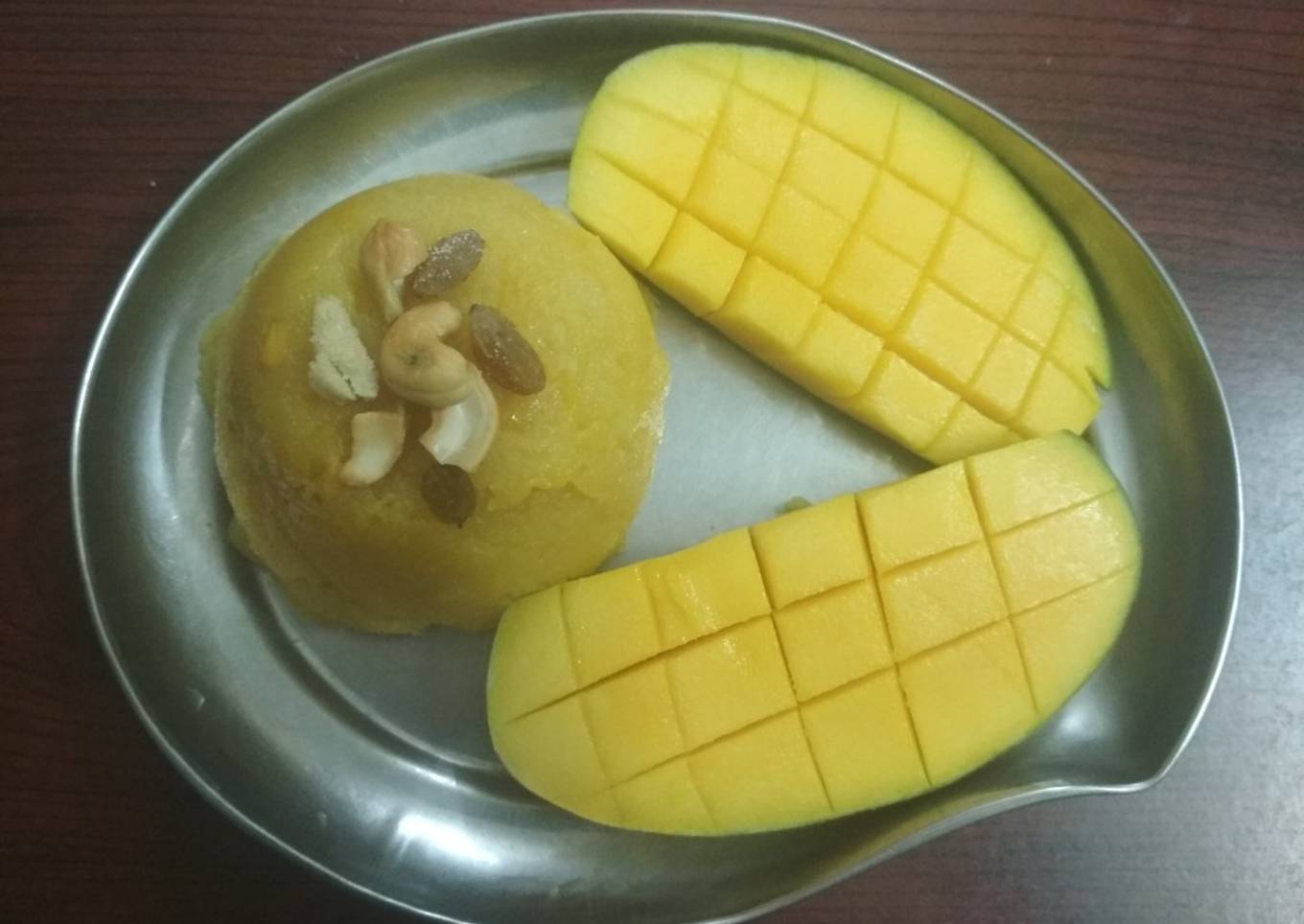 Mango sajjige(suji ka halwa)