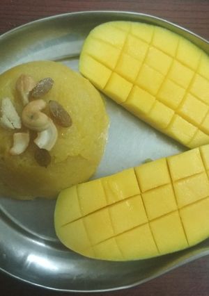 A picture of Mango sajjige(suji ka halwa).