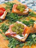 Tapas con prosciutto e kiwi