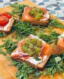 Tapas con prosciutto e kiwi