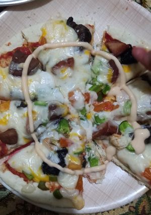 عکسی از دستور پیتزا قارچ و سوسیس 😍😋