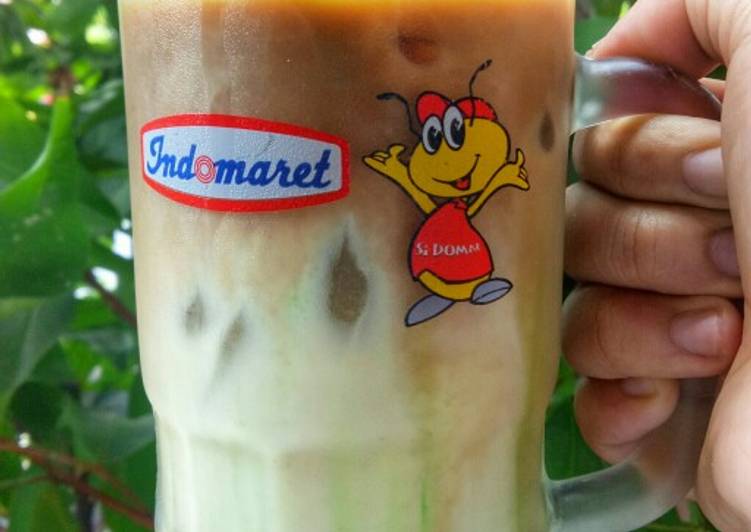 Bagaimana Membuat Es Kopi Pandan Anti Gagal