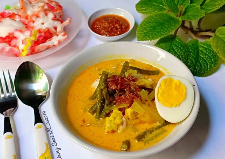 Lontong sayur pepaya muda