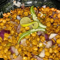 A picture of Chana dal bhel.