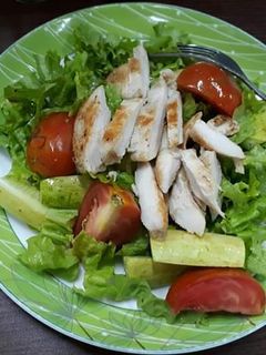 Foto resep Salad sayuran dengan ayam panggang