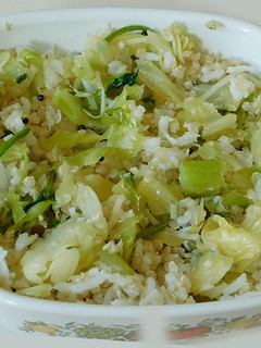 முட்டைகோஸ் சாதம் (Muttaikosh satham recipe in tamil) செய்முறை முக்கிய புகைப்படம்