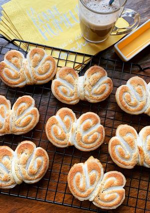 Une photo de ☆Papillons Feuilletés à la Crème d'Amandes et Fleur d'Oranger☆