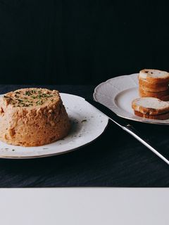 Una foto de Mousse de atún con pimientos