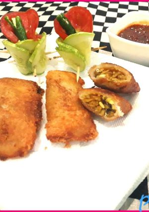 A picture of Maggi sprout puff with salsa dip.