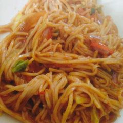 A picture of Sezwan noodles.