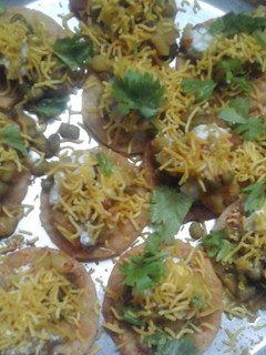પાપડી પૂરી (Papdi Poori Recipe In Gujarati) રેસીપી મુખ્ય ફોટો