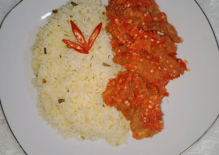 Resep Nasi daun jeruk + kulit ayam sambel bawang yang Sempurna