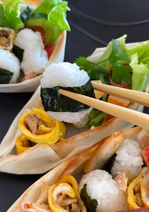 A picture of Edible Mini Lunch Box 🍱.