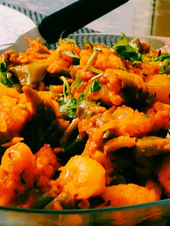 शिमला मिर्च आलू (shimla mirch aloo recipe in Hindi) रेसिपी मुख्य फोटो
