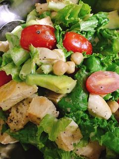 Hình của món Salad gà áp chảo.