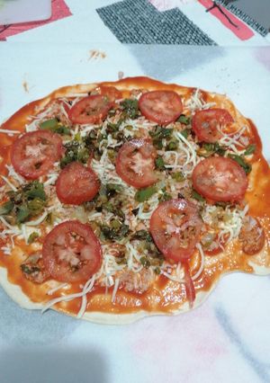 Foto principal de Pizza de atún, cebolla, pimiento y tomate