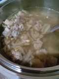 "Soup kacang kedelai, kacang tanah dan lobak manis daging ayam"