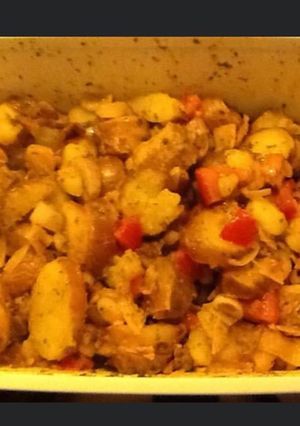 Une photo de Salade de pommes de terre oignons tomates seiches à l huile de homard et vinaigre de cidre