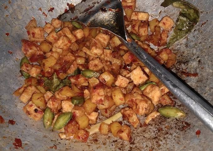 Cara Memasak Sambel goreng kentang tahu petai Enak
