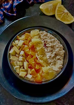 A picture of Healthy Citrus Breakfast Porridge with Mosambi, Oats, Amaranth and mixed fruits.