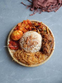 Foto resep Nasi Uduk Komplit